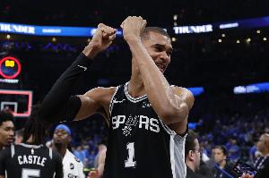 香波特：文班已经是联盟门面 即便不夺冠NBA照样靠他赚大钱配图