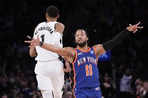 迈克·布朗：NBA杯对阵马刺的经验让我们学会了在压力下保持专注配图
