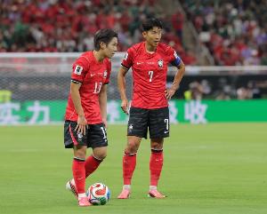 韩媒:李刚仁统治捷克、孙兴慜状态低迷,韩国足球核心位置已交棒配图