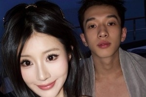 杨溢晒与女友的合照:享受生活之乐 不惧时光短暂🏝️🐚配图