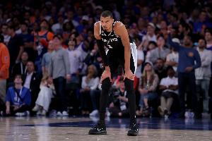 没体力了!比尔·西蒙斯:文班只能打30分钟 他打不了40分钟配图